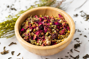 Różnorodne zioła i dodatki naturalne do mydeł